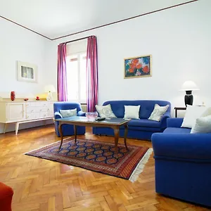 Alenka , Opatija Chorwacja