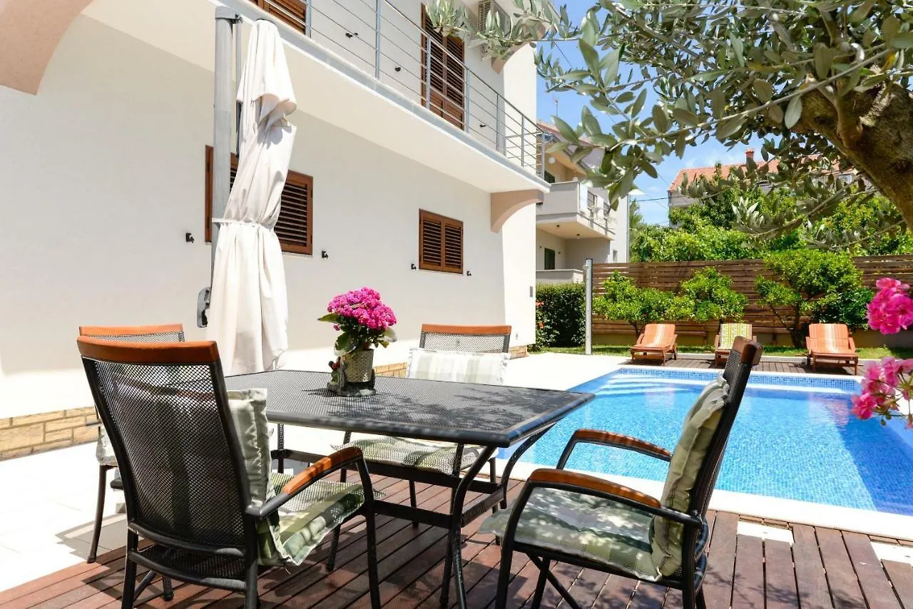 Apartmani Bosa Ζαντάρ 0*,
